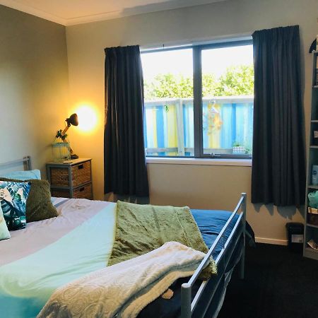 A Little Bit Beachy Modern Guest Room And Private Toilet Крайстчърч Екстериор снимка