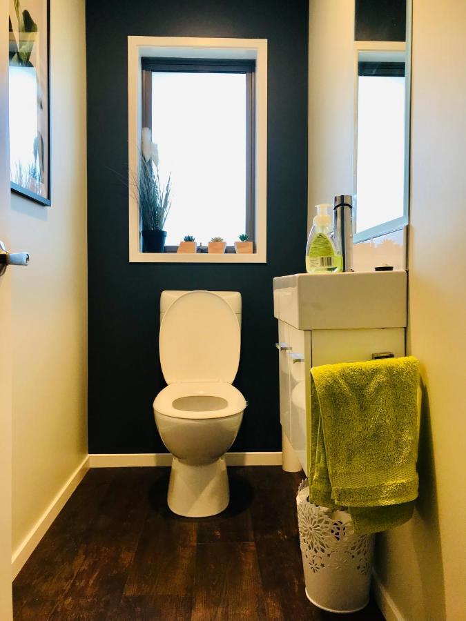 A Little Bit Beachy Modern Guest Room And Private Toilet Крайстчърч Екстериор снимка